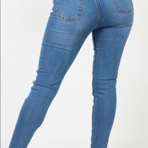 Ripped super high rise skinny leg jeans. Nice stretch. Rayon/Demin